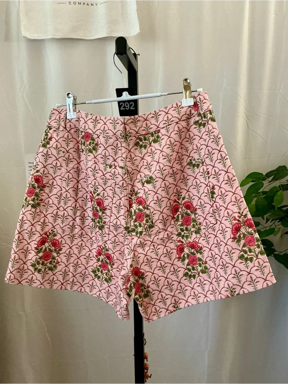 Entro Pink Rose Floral High Rise Tailored Shorts Size Small NWT